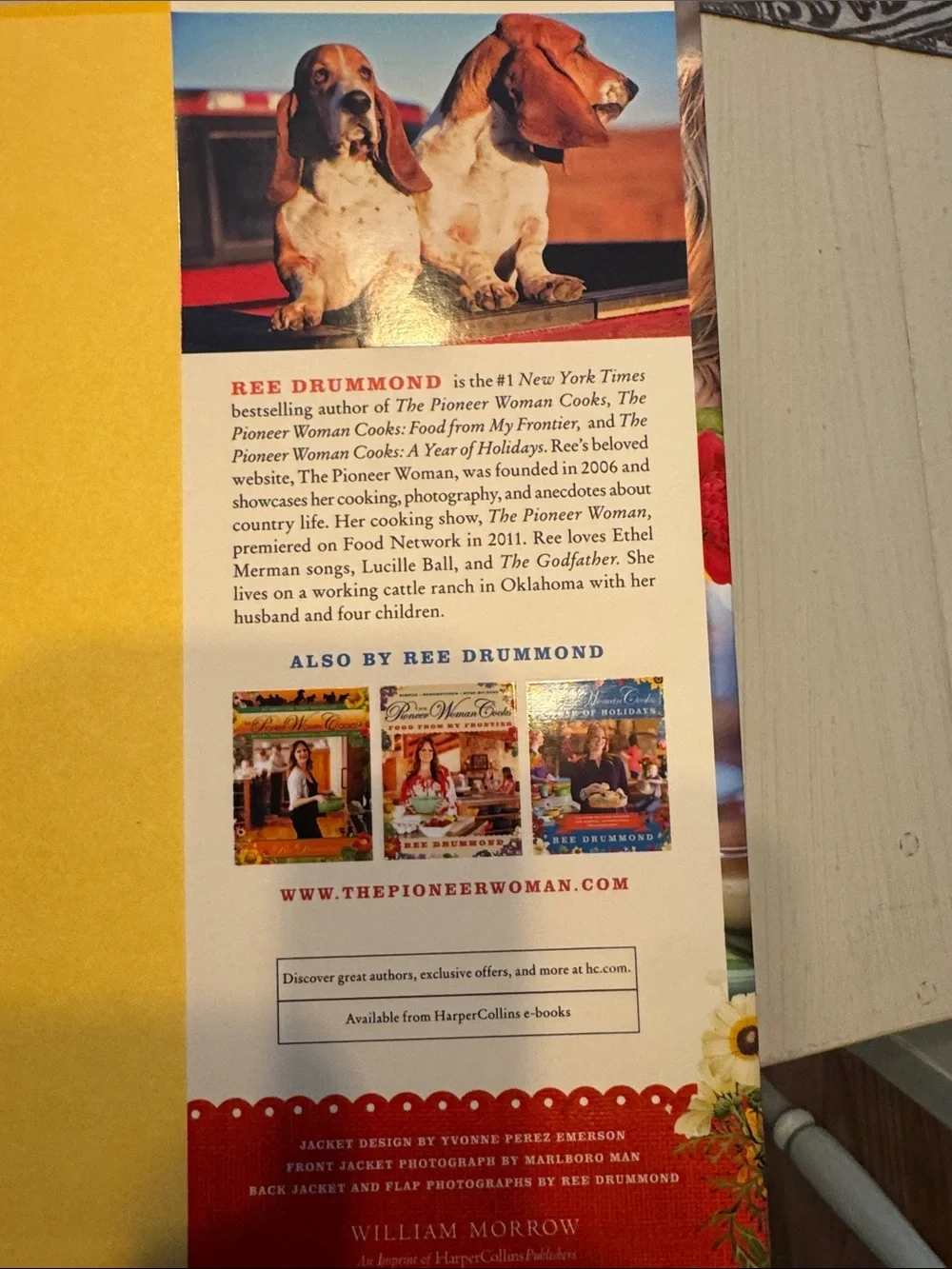 The Pioneer Woman Cooke Dinnertime Cookbook. It is in excellent used condition